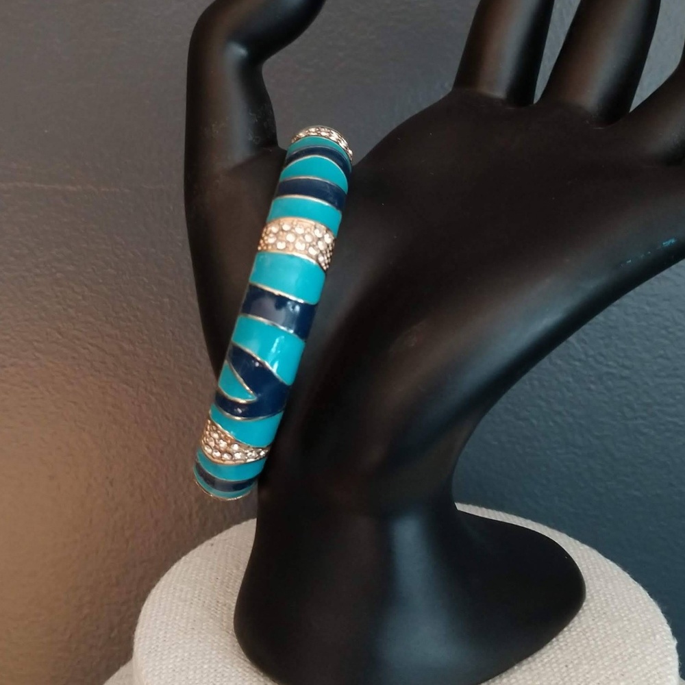 Set of 2 enamel and crystal hinge bangles - Picture 3 of 5